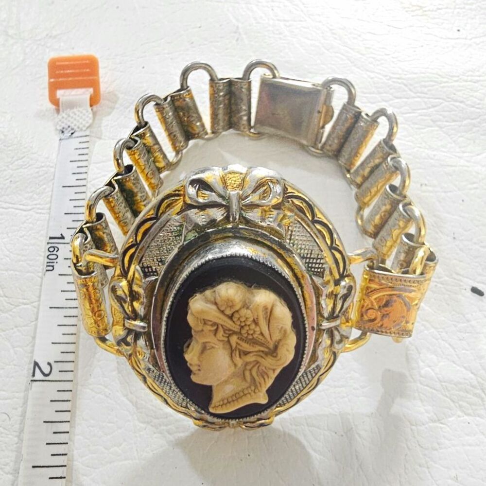 Vintage Two-Tone Bar Link Bracelet Box Clasp Oval Shell Cameo 6 in